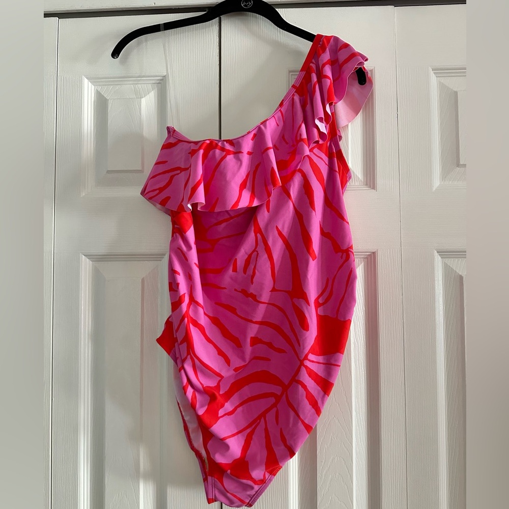 Beach Bump Maternity One Piece Swimsuit. Size M. Never worn, excellent condition